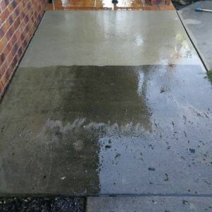 What training do technicians at Bundaberg Pressure Cleaning undergo?
