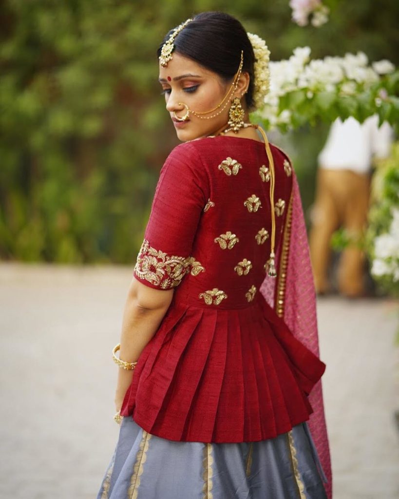 Aggregate more than 92 boat neck designs for lehenga best - POPPY