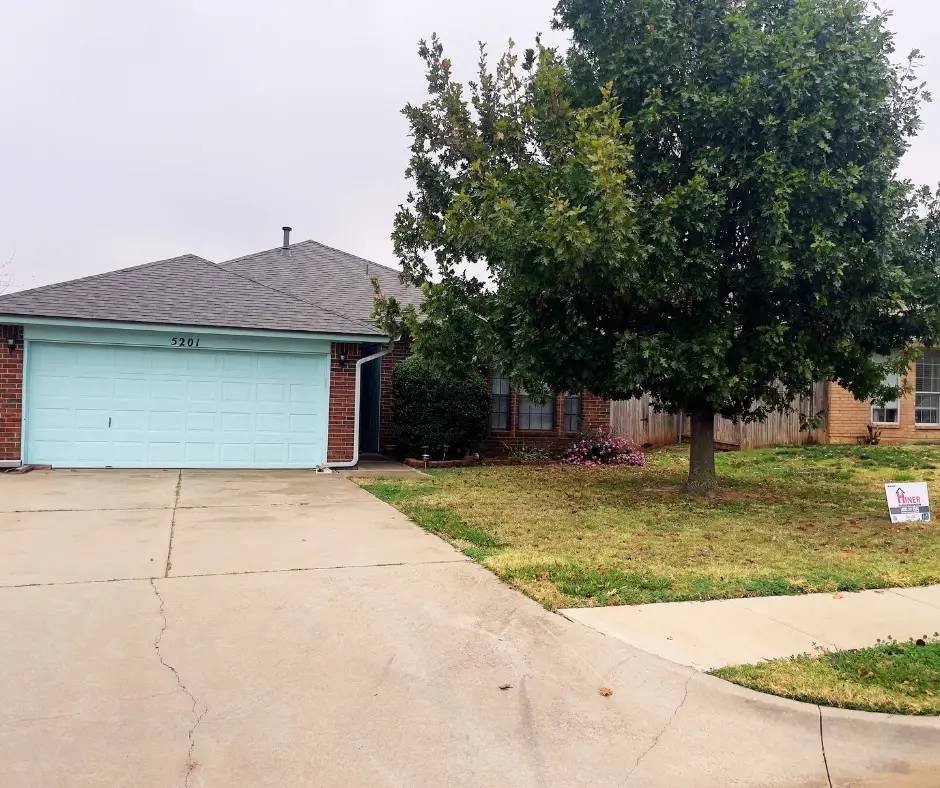 Roofing contractors for new installation Moore