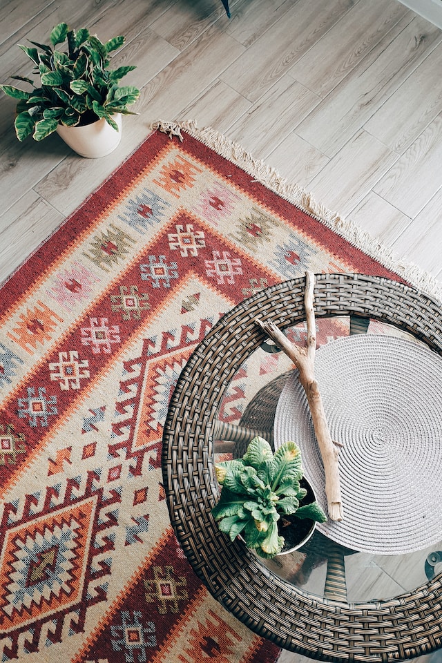 How to Choose the Right Rustic Lodge Area Rug: Offering tips on sizing, color schemes, patterns, and textures that would best suit different spaces.
