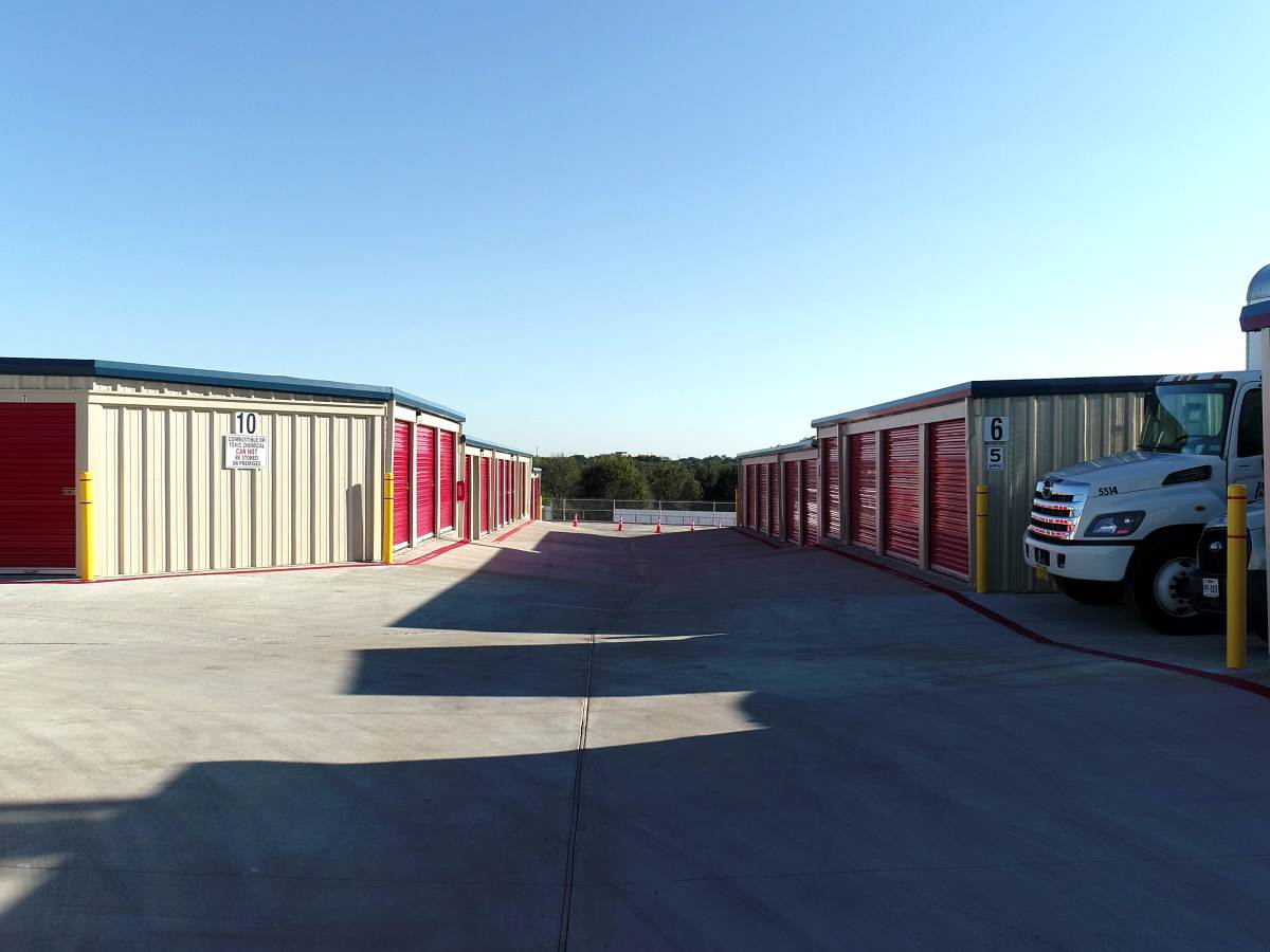 How to Store Wine and Spirits in a Climate-Controlled Unit